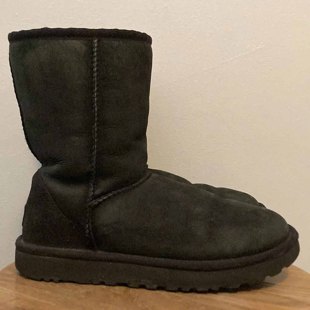 Ugg Classic Short II Black Size 7